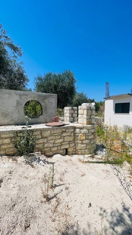 Частный дом рядом с Беератом с оливковой рощей, 60 м²