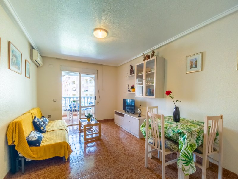 Квартира с гаражом и бассейном в Torrevieja