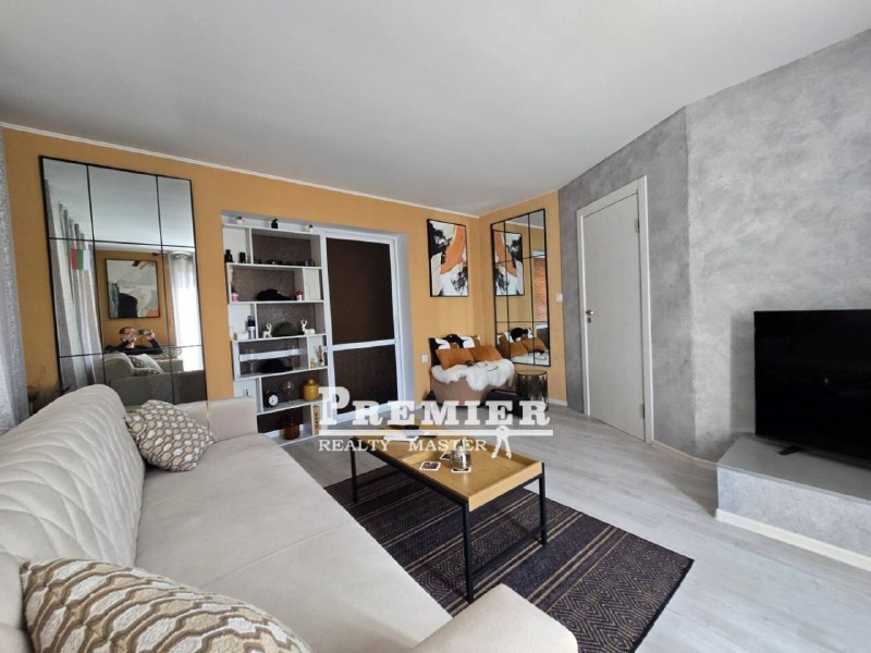 Трехкомнатная квартира в центре Равды, 94 м², 4 этаж