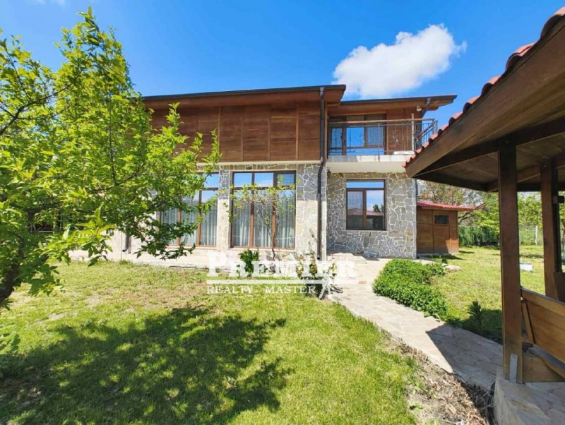 Двухэтажный дом в Поморие, Каменар, 320 м²